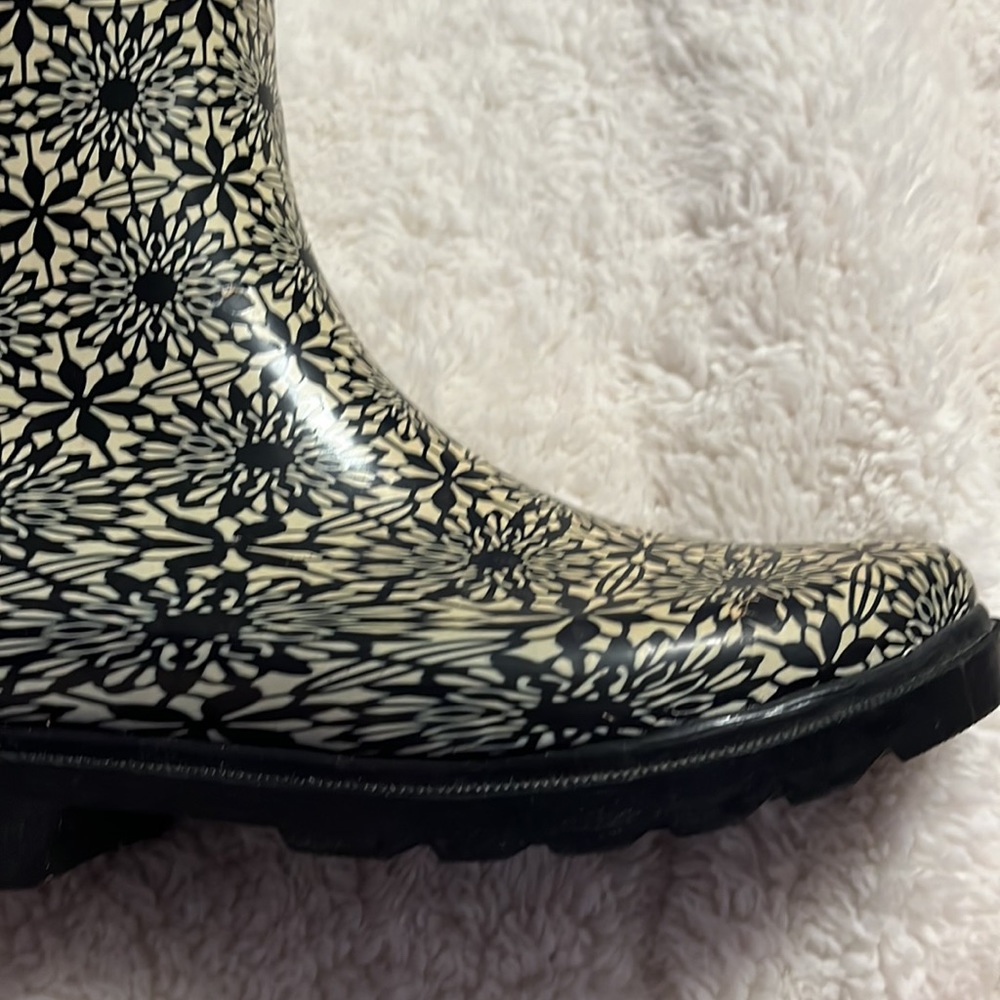 Rain Boots - Picture 14 of 17